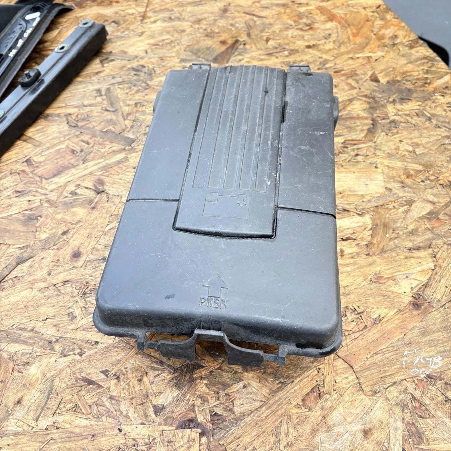 VW Golf Plus 1K Mk5 Battery Cover Lid 1K0915443C 2007