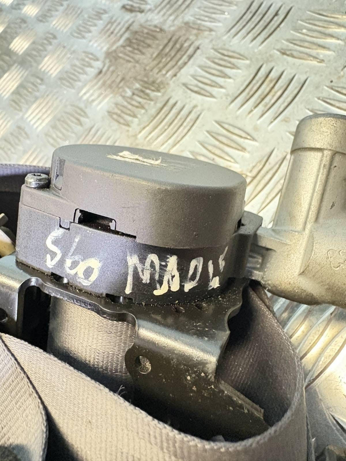 VOLVO S60 REAR CENTER MIDDLE SEAT BELT
