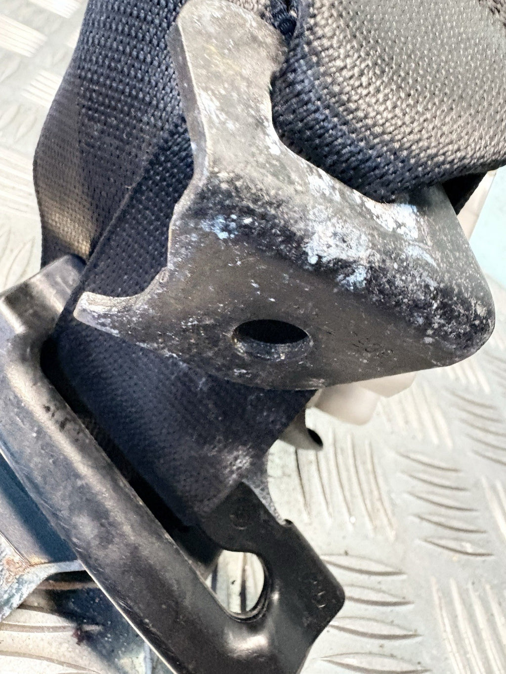 Mercedes C Class Coupe C203 Seat Belt Rear Driver Side A2038609085