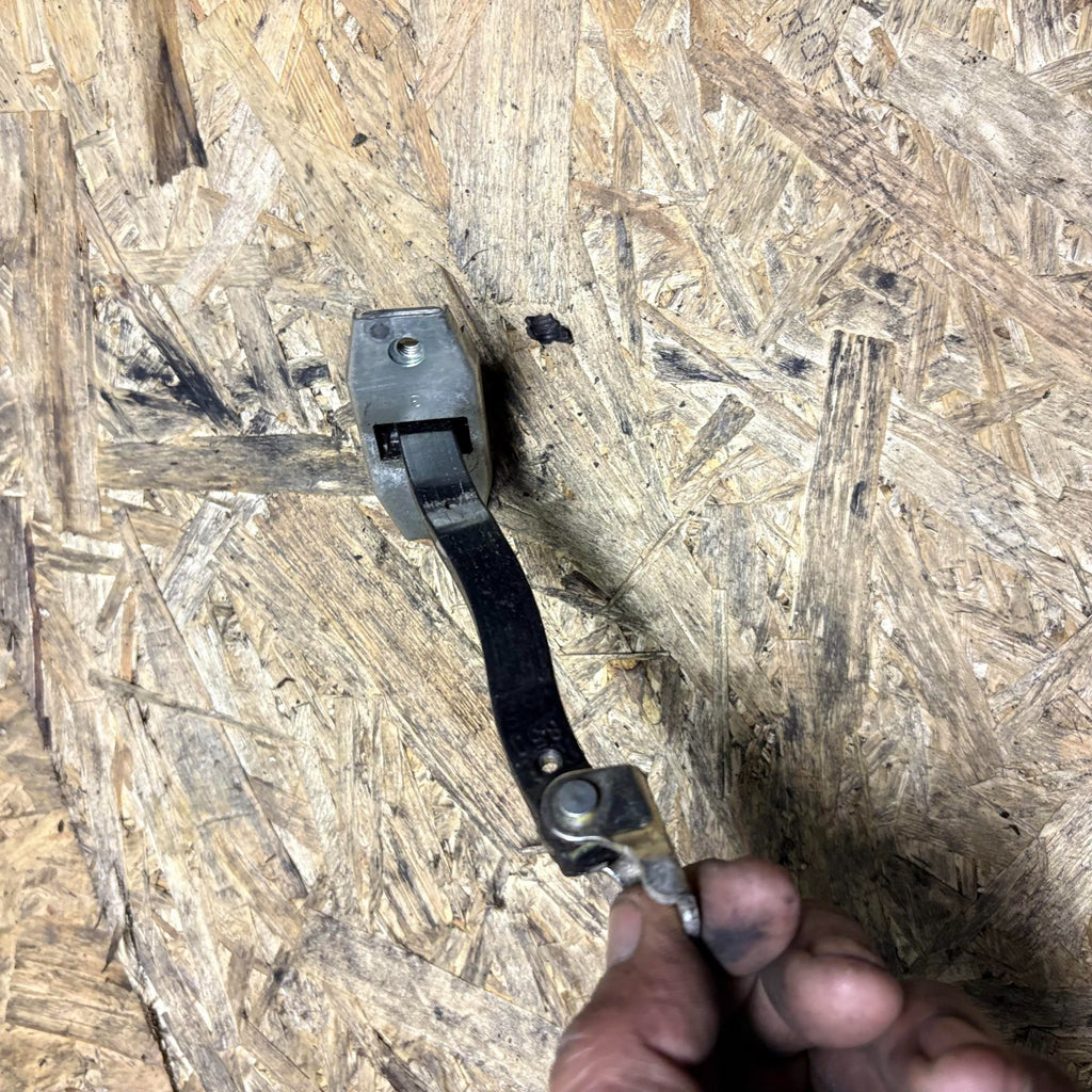 TOYOTA YARIS 2011-2020 PASSENGER REAR LEFT DOOR CHECK STRAP STOPER