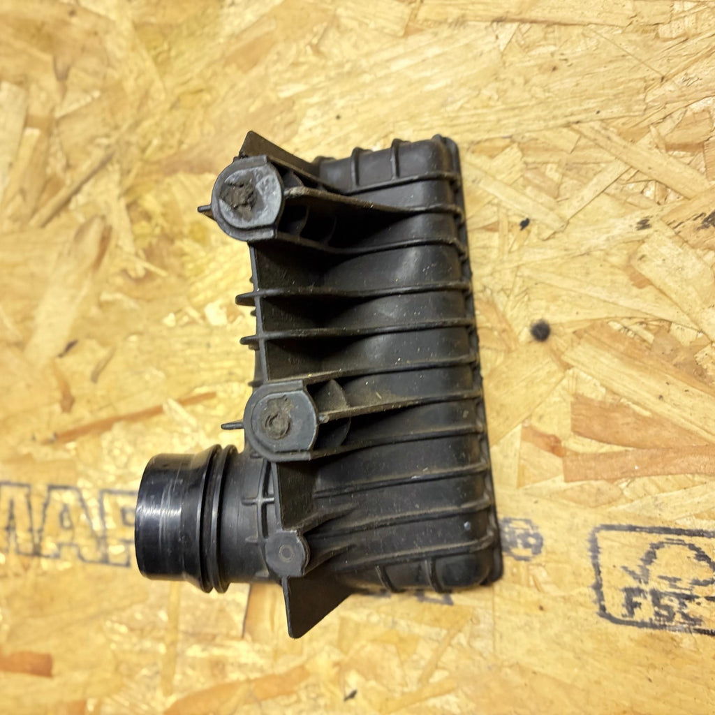 Nissan Juke 1.6 Turbo Air Intake Lower Duct Resonator Box 2011-2017