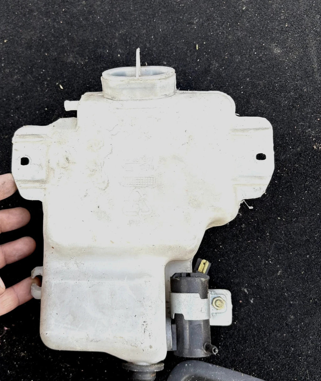 Mitsubishi Shogun MK4 Rear Washer Bottle Tank Reservoir 2000-2009 060351507