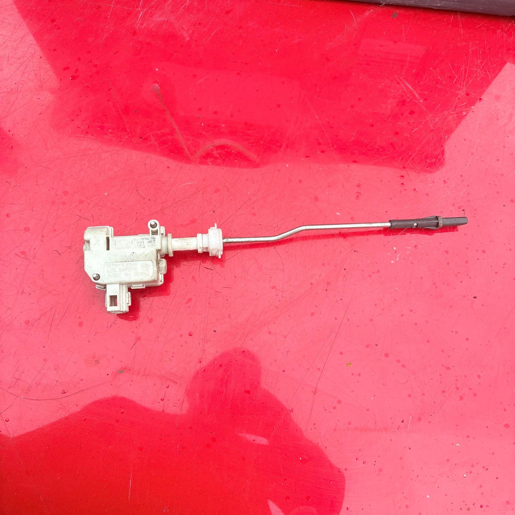 VW Golf GTi 2004 Engine For Tank Cap Locking