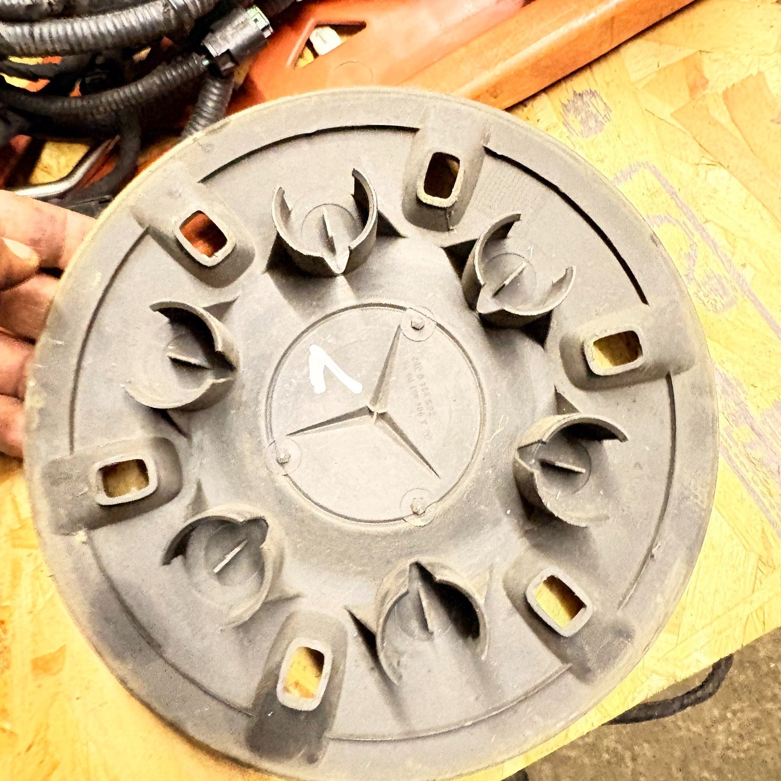 MERCEDES SPRINTER W906 W907 06-26 16" STEEL WHEEL CENTRE HUB CAP A9064010025