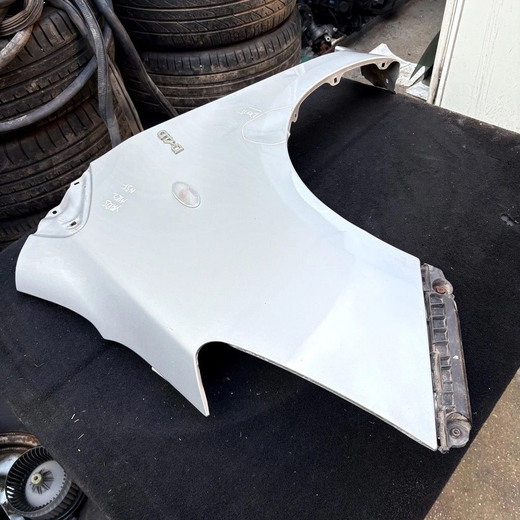 Toyota Yaris MK2 Front Left Wing Fender & Bumper Retainer Bracket 05-11