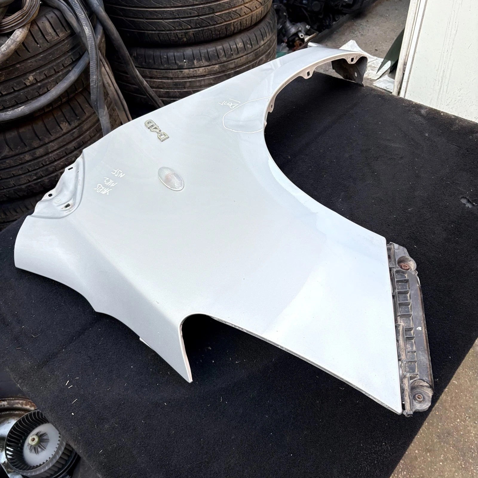 Toyota Yaris MK2 Front Left Wing Fender & Bumper Retainer Bracket 05-11