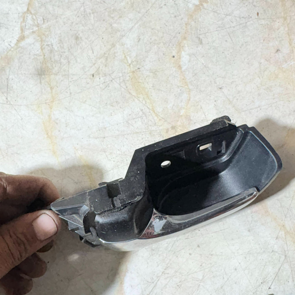 1997-2003 TOYOTA PRIUS MK1 INTERIOR DOOR HANDLE FRONT LEFT PASSENGER SIDE