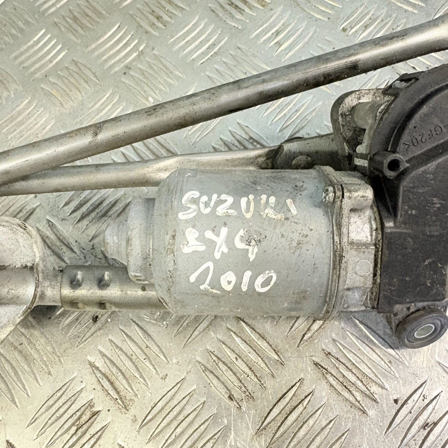 2010 Suzuki SX4 Front Wiper Motor & Linkage 38110-79J10 159300-0840