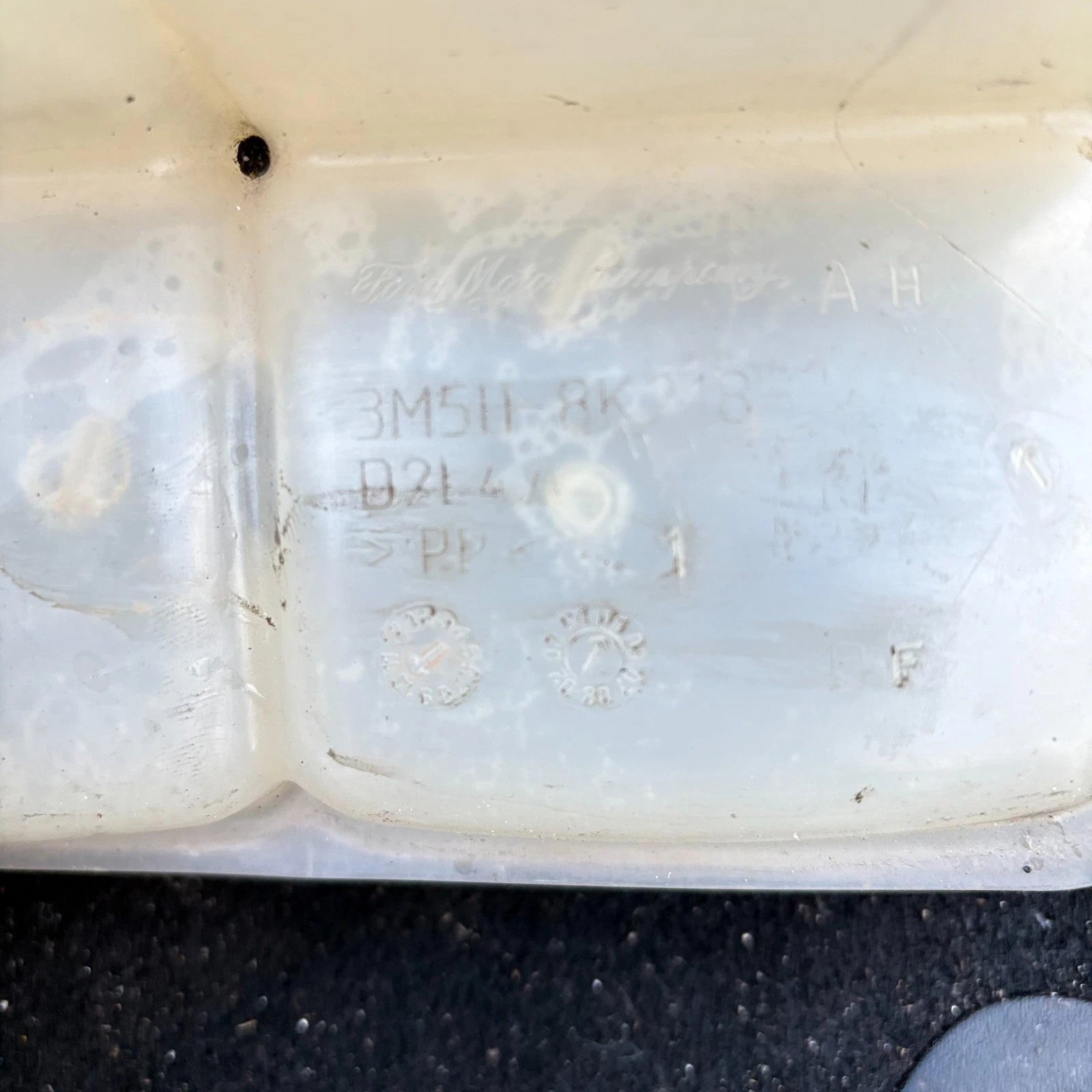 FORD FOCUS 2004-2011 COOLANT EXPANSION HEADER TANK 3M5H 8K218