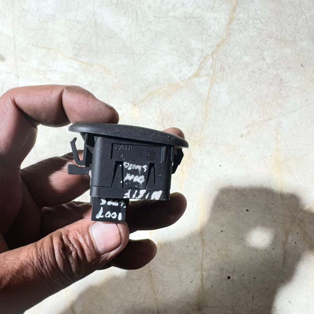 PEUGEOT 1007 2004-2009 WINDOW SWITCH FRONT LEFT PASSENGER SIDE 96401469XT