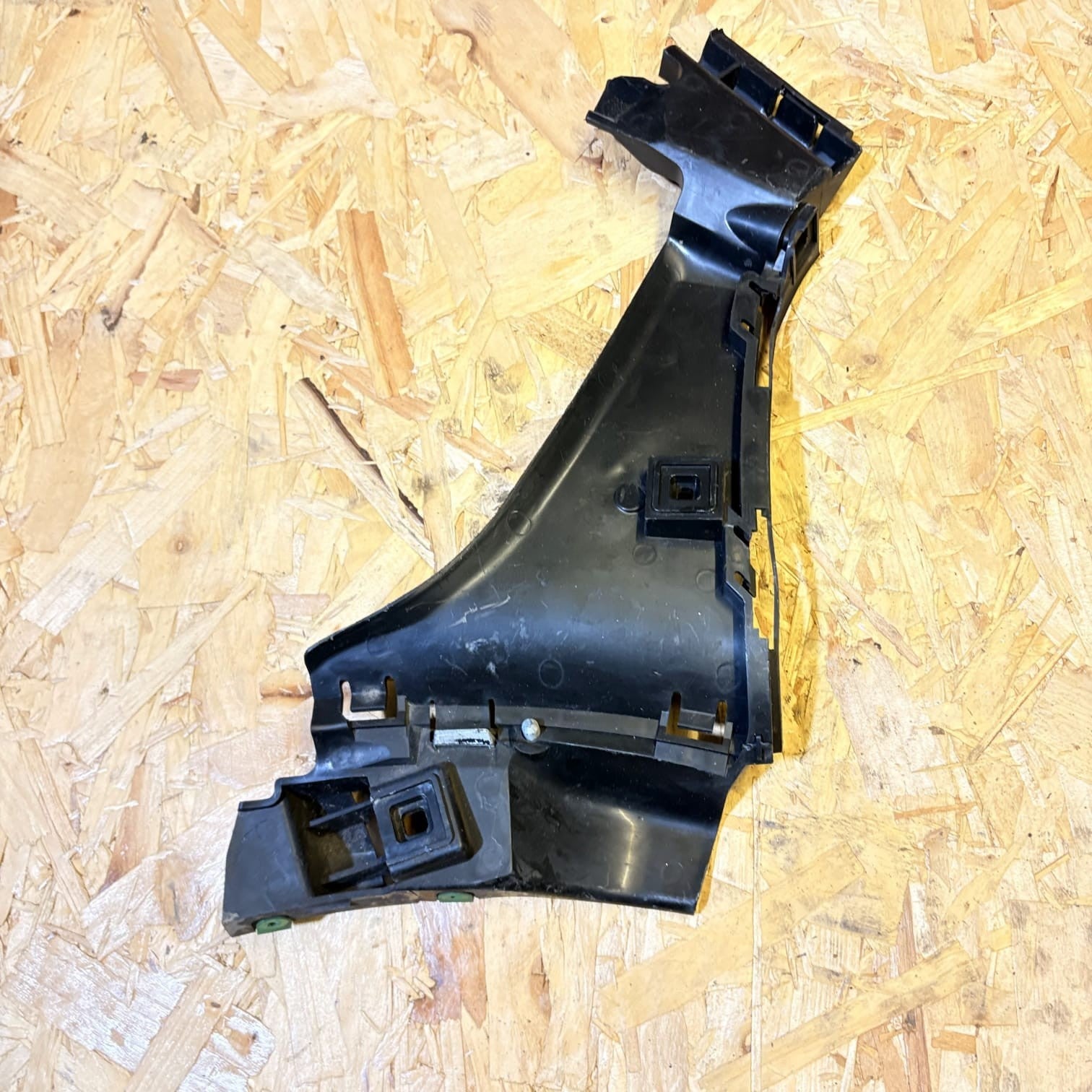 VOLVO C30 2010 BUMPER BRACKET UPPER (PASSENGER REAR) 31265678