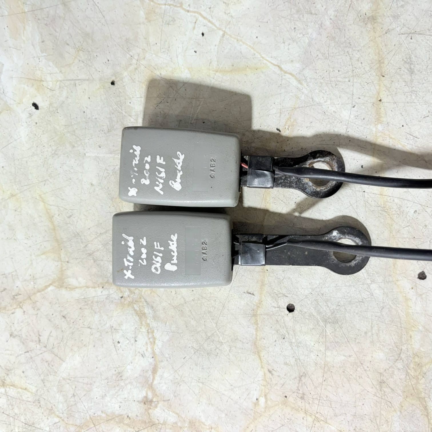 Driver Front & Passenger Front Seat Belt Buckles Nissan X Trail