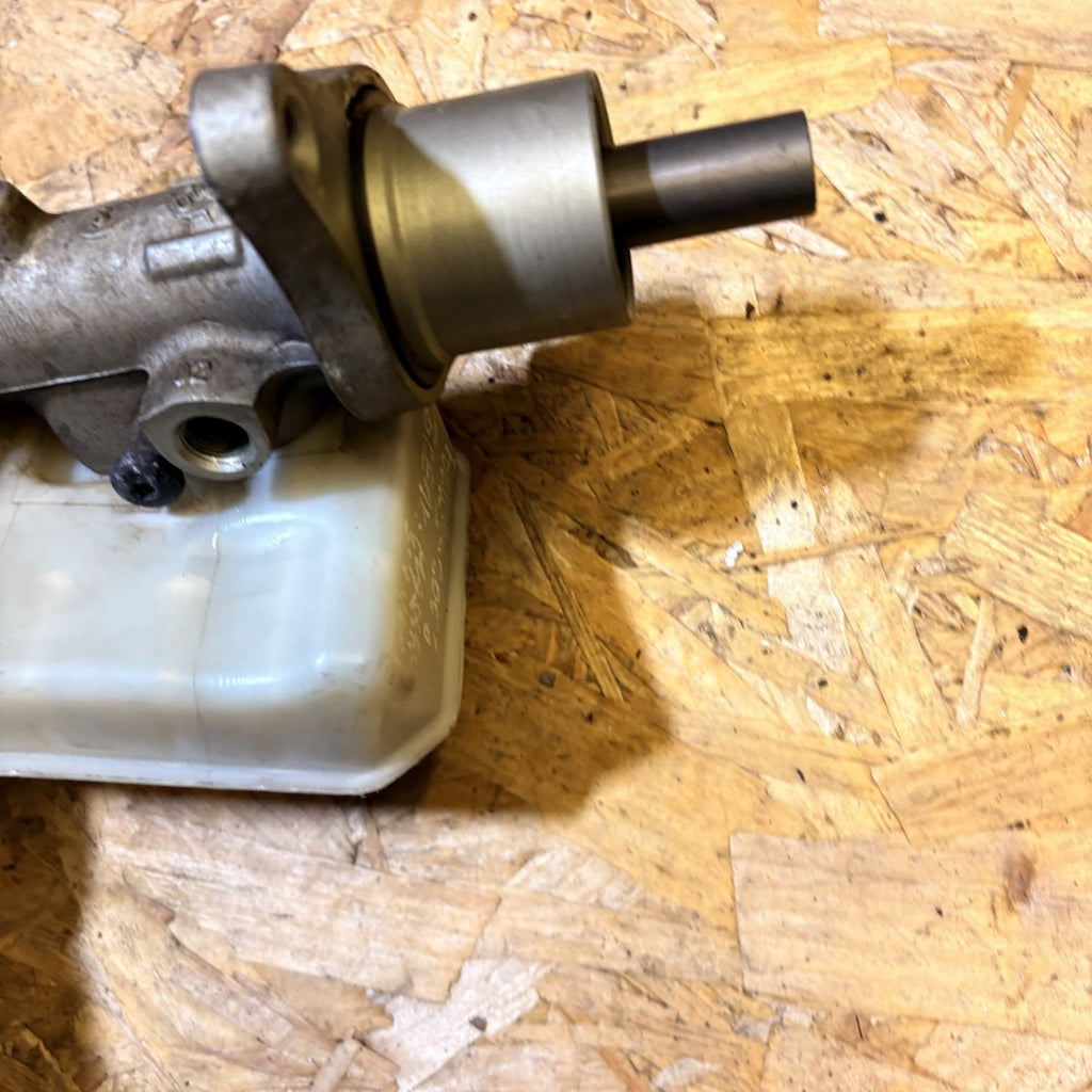 FORD KUGA BRAKE MASTER CYLINDER MK1 033508-91031