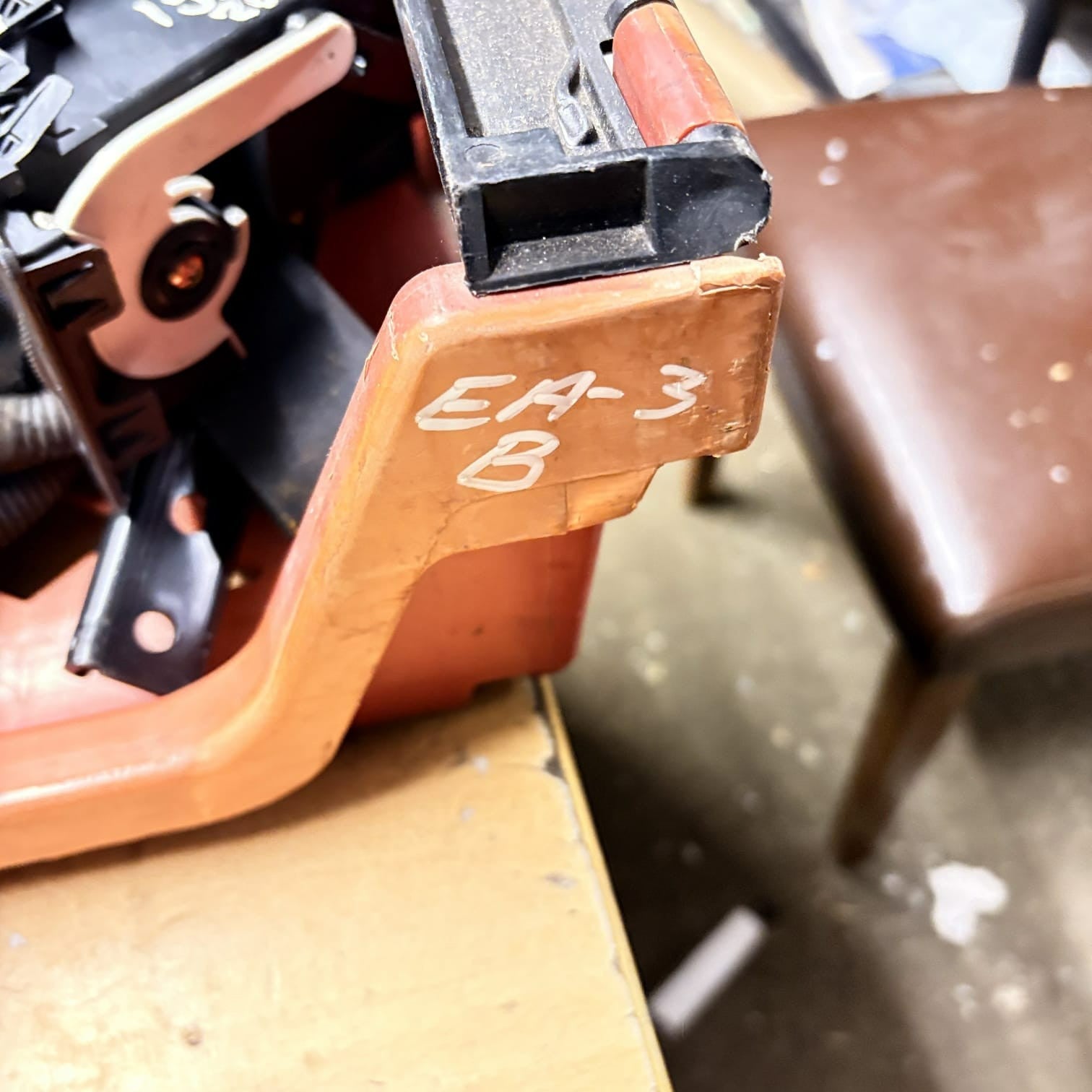 DRIVER FRONT DOOR INTERIOR HANDLE FOR VUAXHALL COMBO 2002-2012 13104264