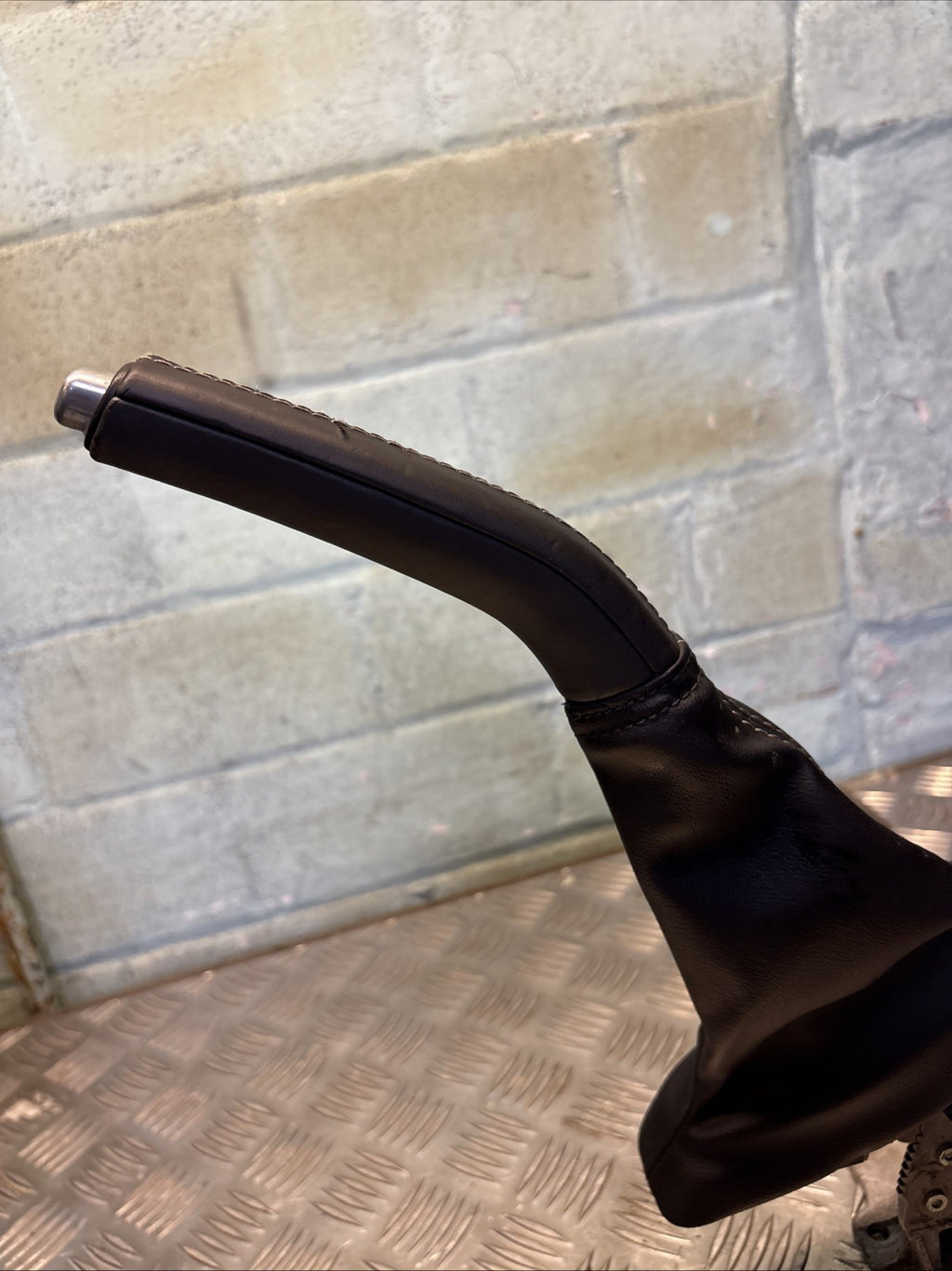 2016 VOLVO V40 HANDBRAKE LEVER 31381647