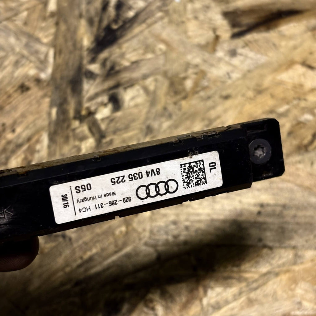 Audi A3 8V Antenna Amplifier Aerial Module Booster Control Unit 8V4035225B