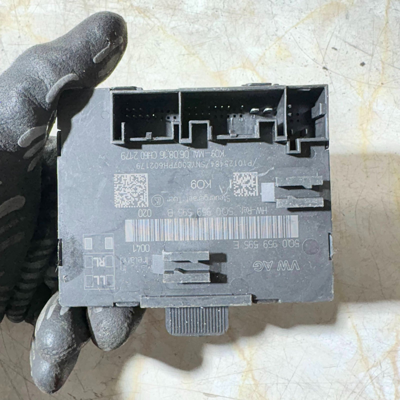 AUDI A3 MK3 (8V) 2013-2020 LEFT REAR DOOR CONTROL MODULE ASSEMBLY 5Q0-959-595E