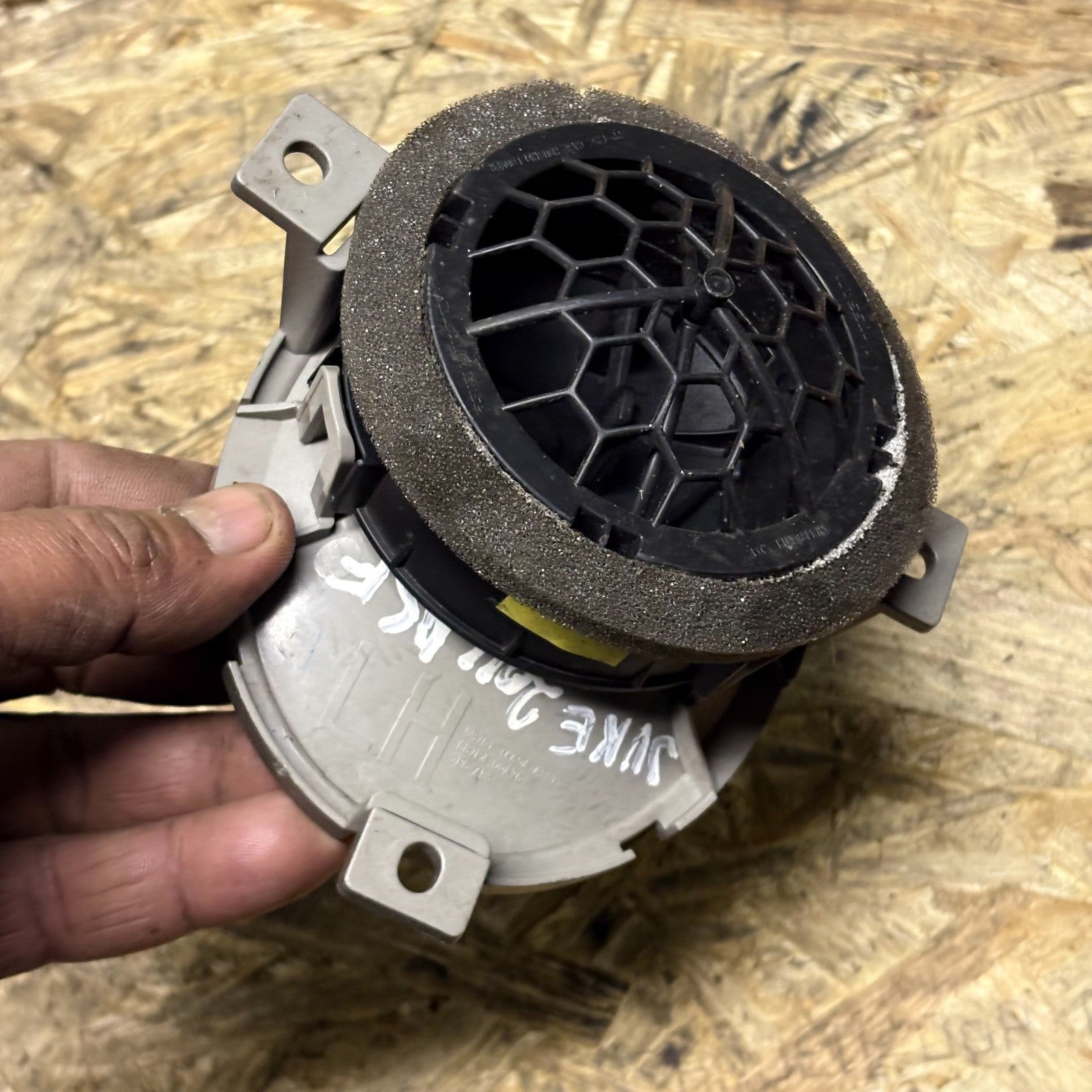 Nissan Juke F15 Mk1 2011 5 Door Passenger Left Dashboard Air Vent N/S/F Silver