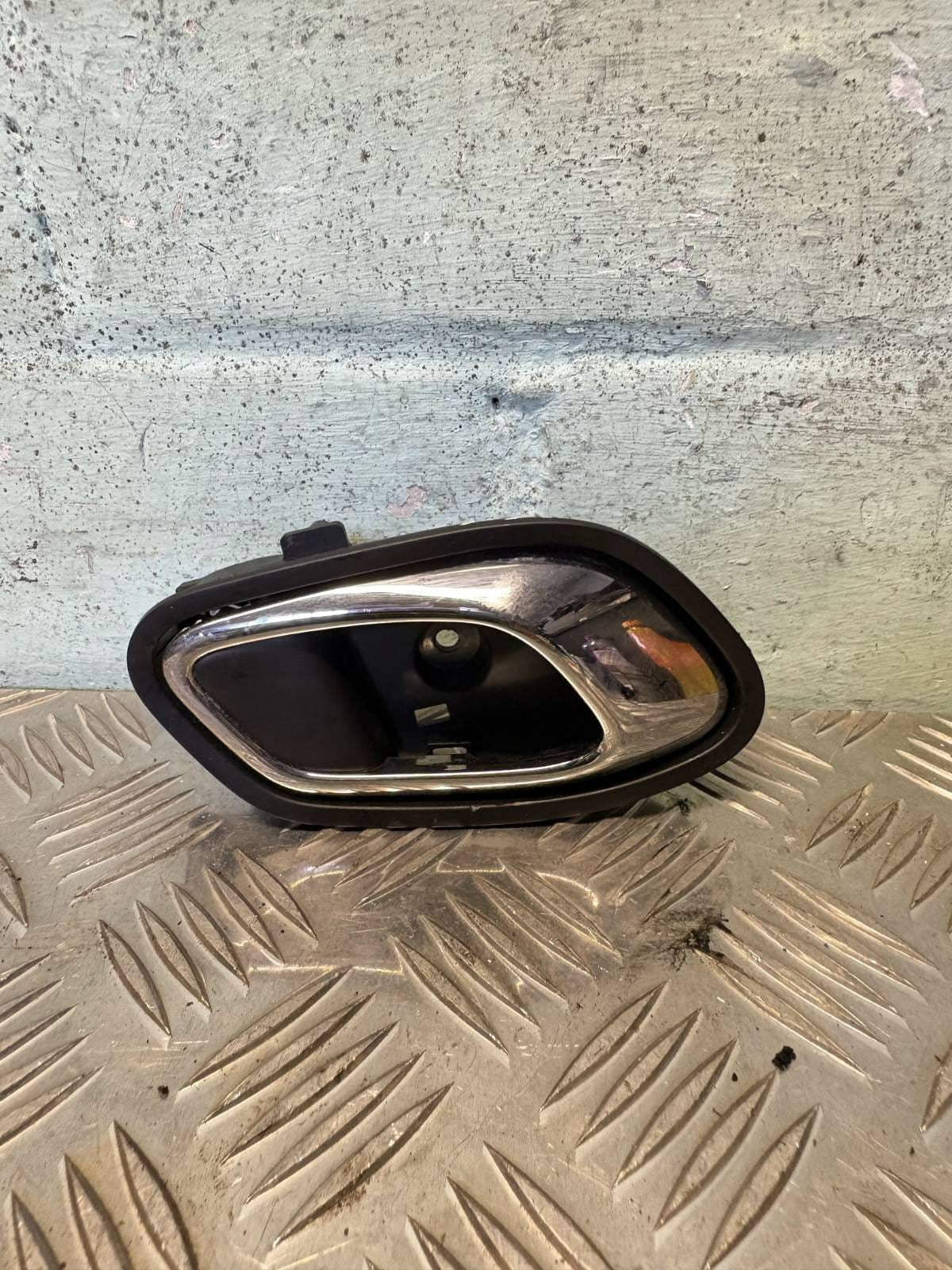 KIA CEED GT MK2 FRONT LEFT PASSENGER SIDE INTERIOR DOOR HANDLE 83623-A2000 2015