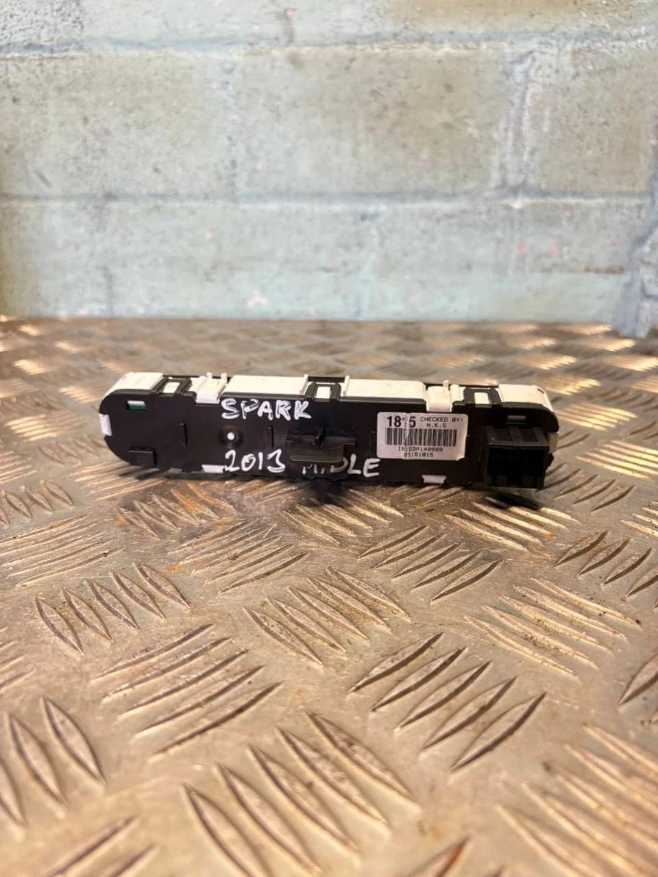 Chevrolet Spark MK1 M300 2010-2015 Centre Dash Display 95161815 18153A14009
