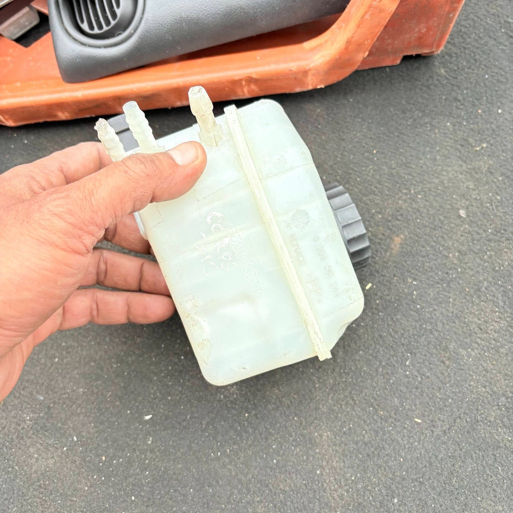 Vauxhall Corsa D 2006-2014 Brake Fluid Reservoir 0204051244
