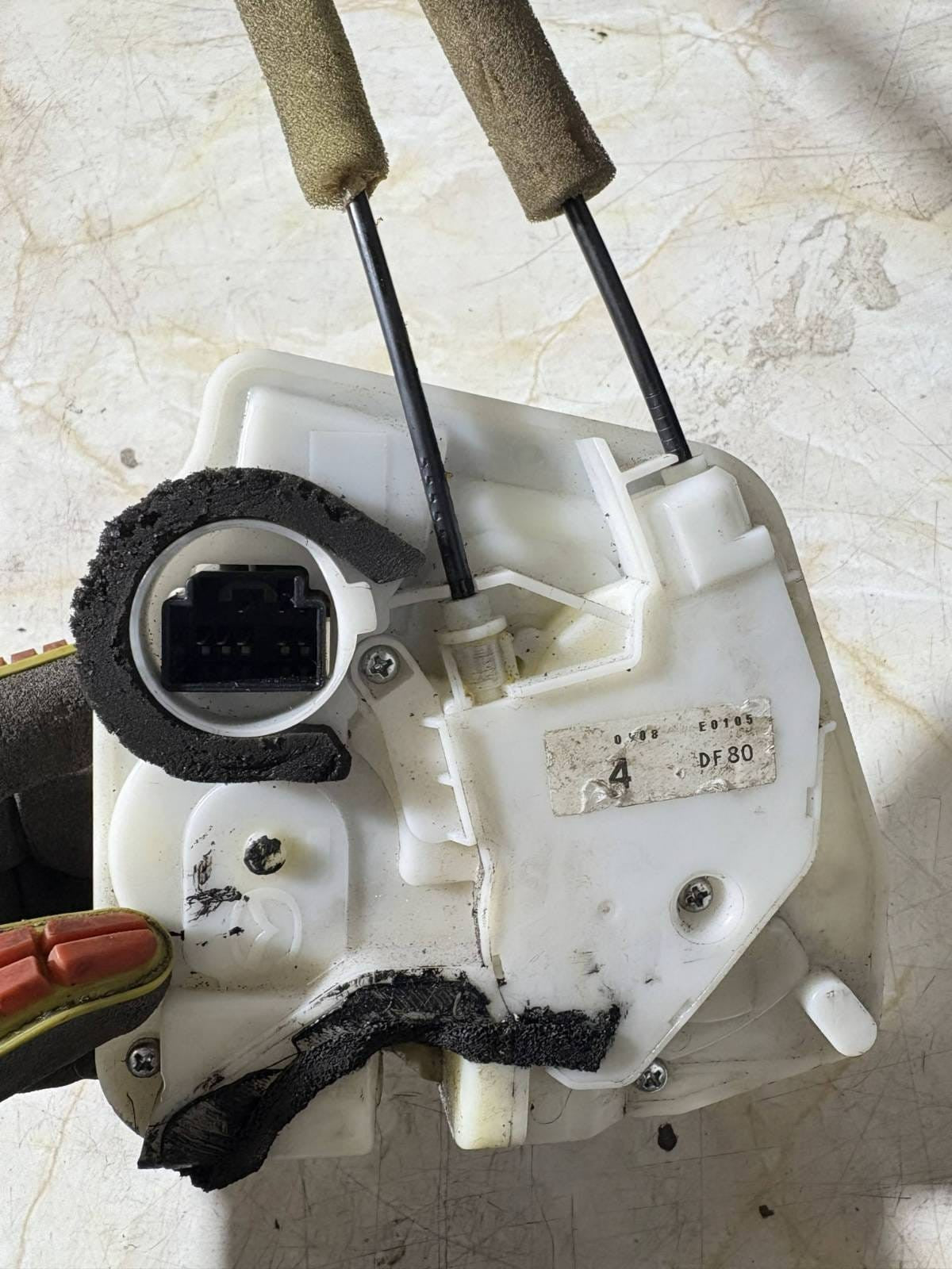 MAZDA 2 SPORT DE MK2 FRONT DOOR LOCK LATCH PASSENGER SIDE LEFT 2011