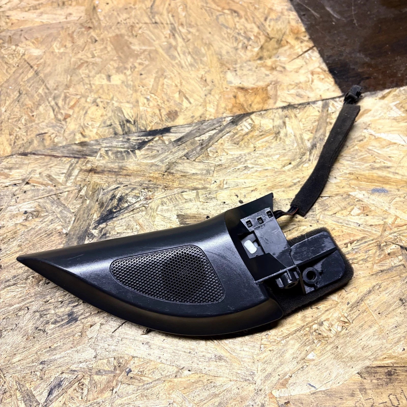 VW GOLF MK5 FRONT RIGHT SIDE DOOR SPEAKER TWEETER