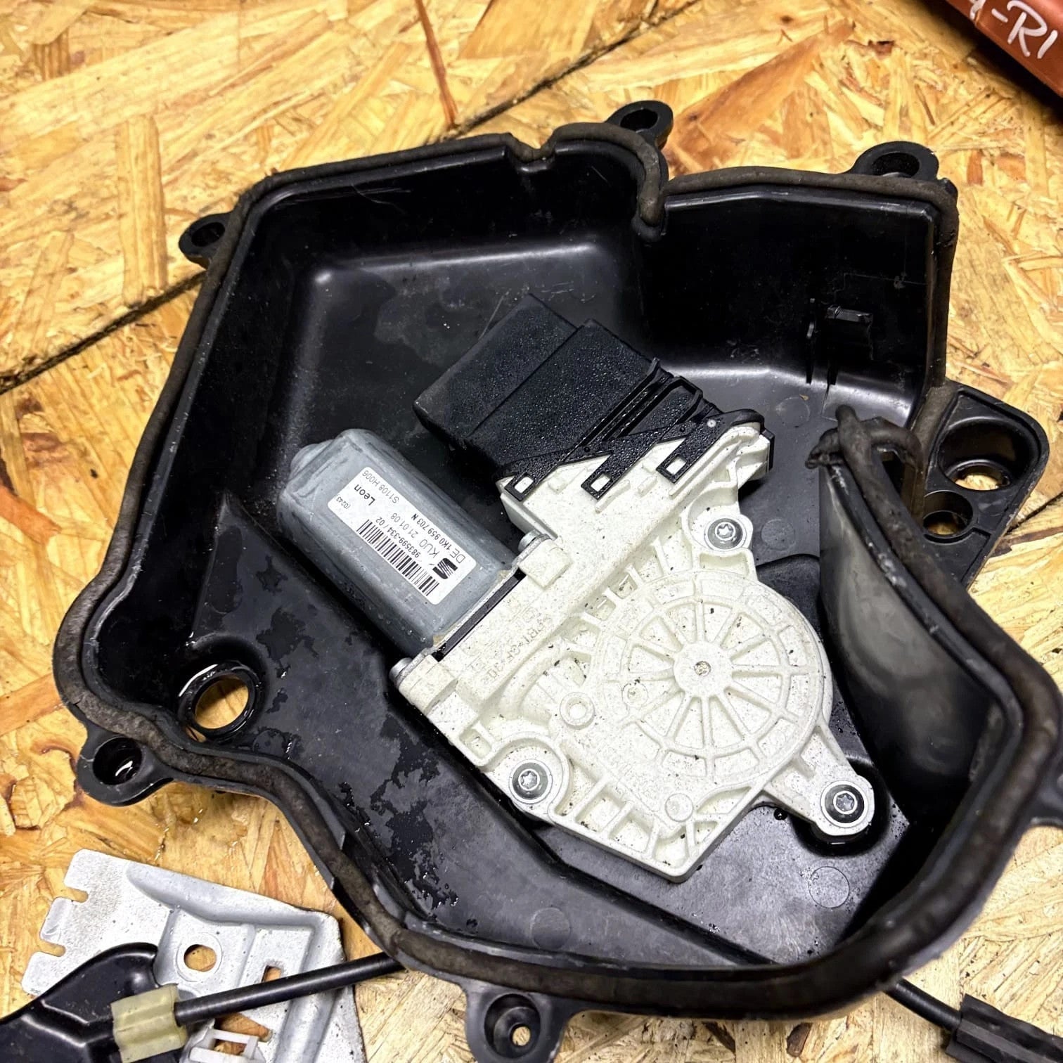 SEAT Leon Mk2 1P1 2006-2013 Rear Left Window Regulator 1P0839401A
