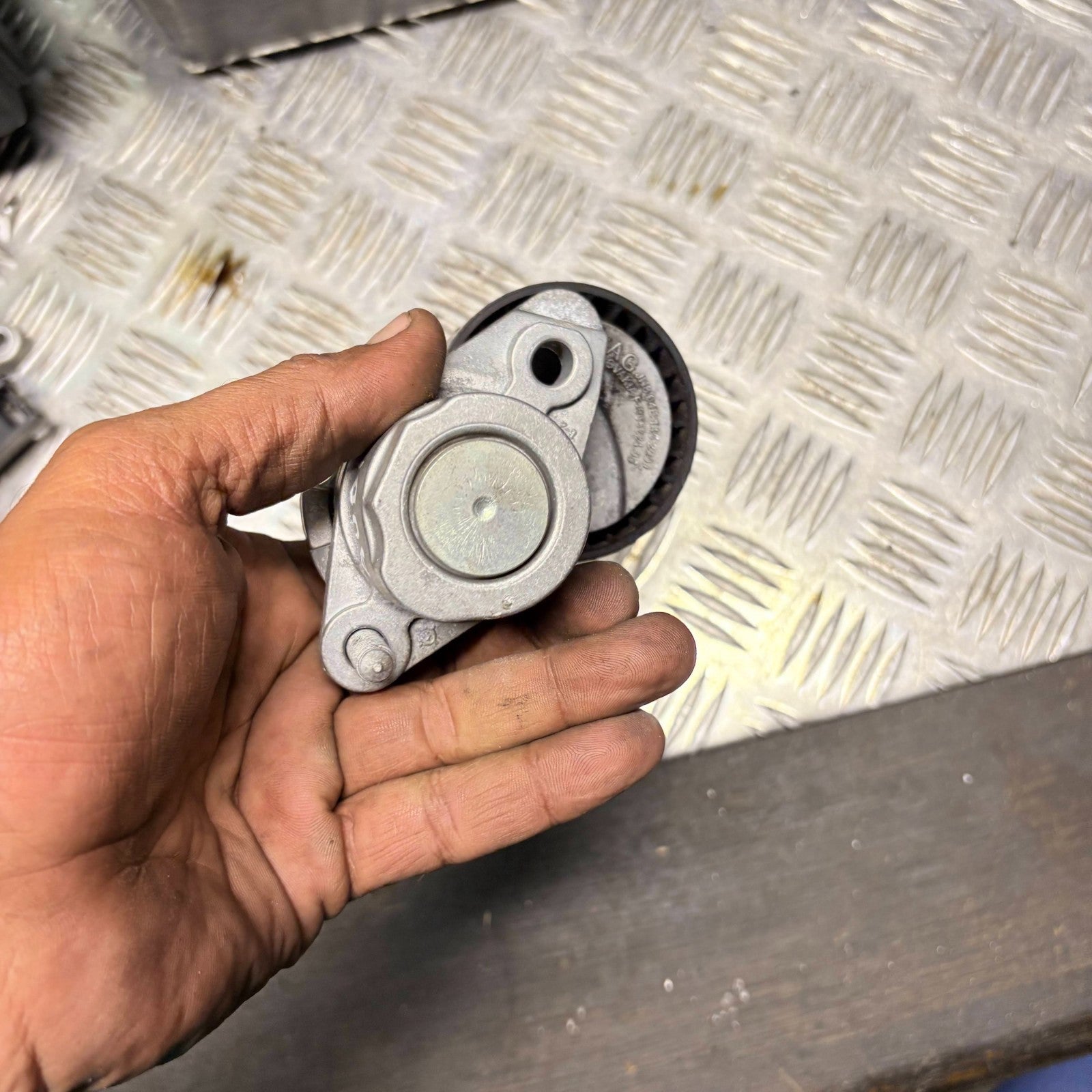 Audi A1 8X 1.0 TFSI CHZB Aux Drive Belt Tensioner 04E145299L 2015-2018
