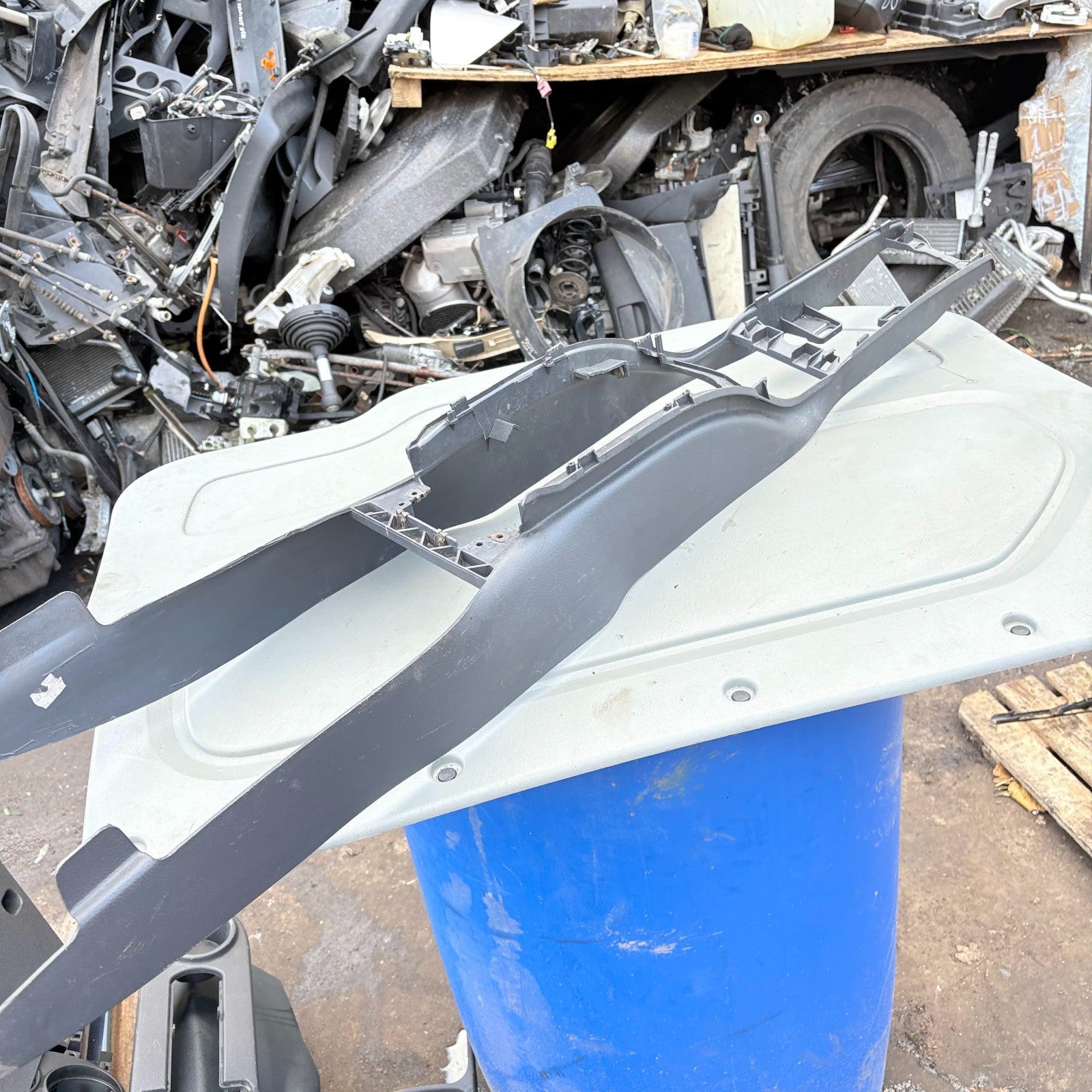 VW Polo Mk4 9N/9N3 Lower Centre Console Base RHD 6Q2864343D (02-05/05-08/09-10)