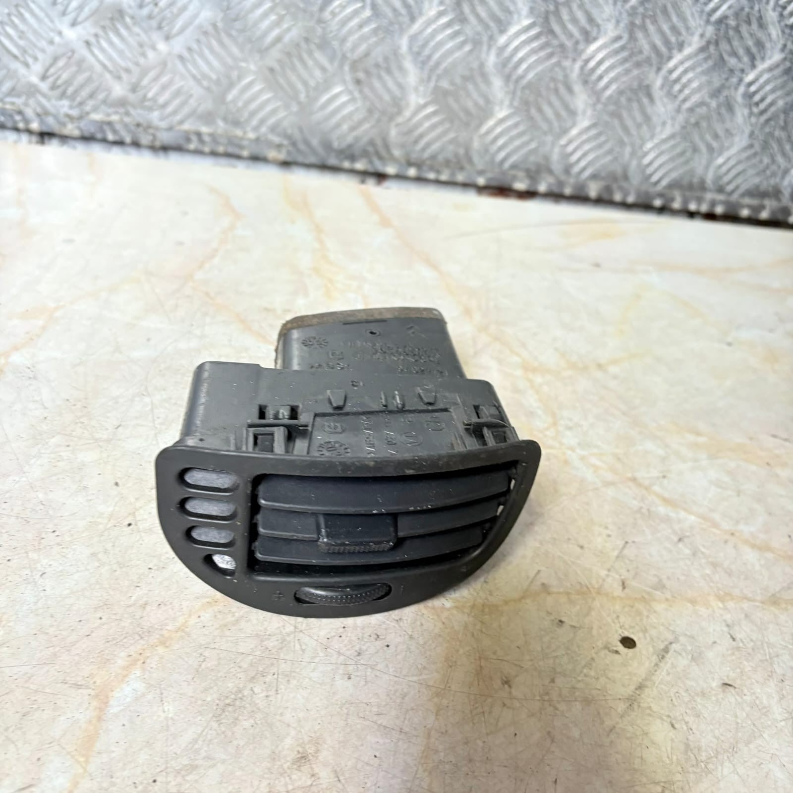 Citroen Saxo Dash Air Vent Duct LH Passenger NSF 1996-2004 9634834677 9617705677