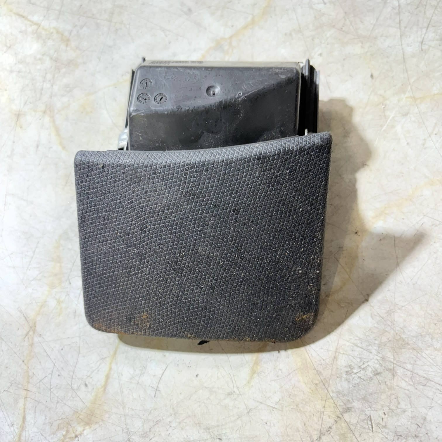 NISSAN MICRA K12 MK3 2010 FRONT CENTRE CONSOLE ASHTRAY STORAGE 68855AXXXX