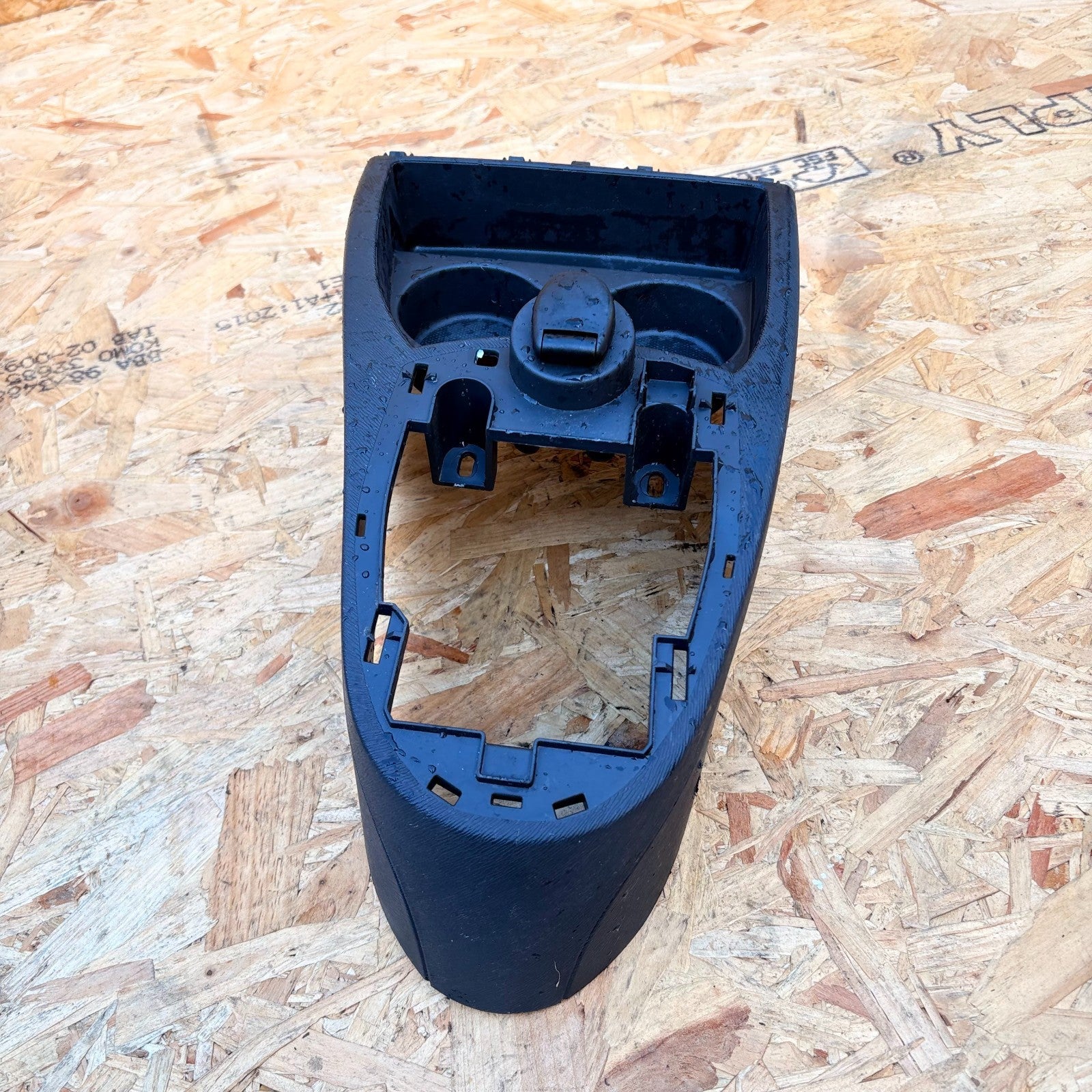 RENAULT TWINGO 2011-2018 MANUAL GEARSTICK SURROUND TRIM & 12V SOCKET 8200455794