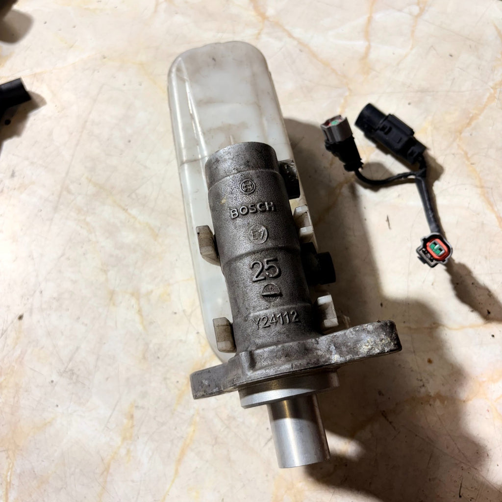 Peugeot Boxer 2.2 HDi Brake Master Cylinder Reservoir Bosch 4601T6 2006-2014