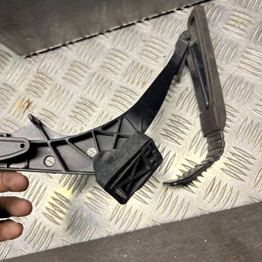 Mercedes CLK W208 C208 1998 Acceleration Throttle Pedal 124 301 13 20