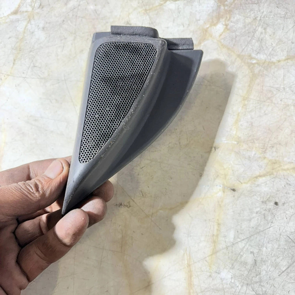 TOYOTA AVENSIS Driver Front SPEAKER TWEETER 67491-05060D with SURROUND TRIM 2004