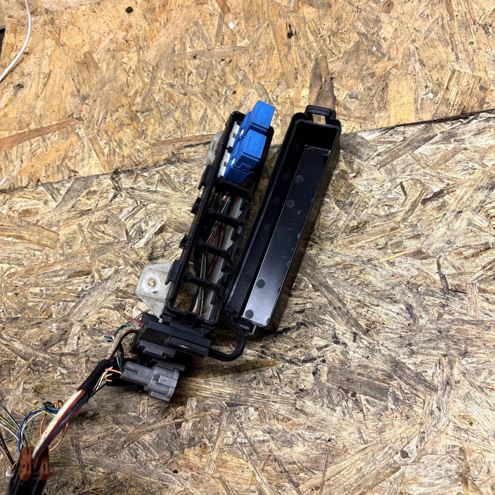 Nissan Micra K11 1998-2002 Fuse Relay Box 25230-9F920 Under Bonnet