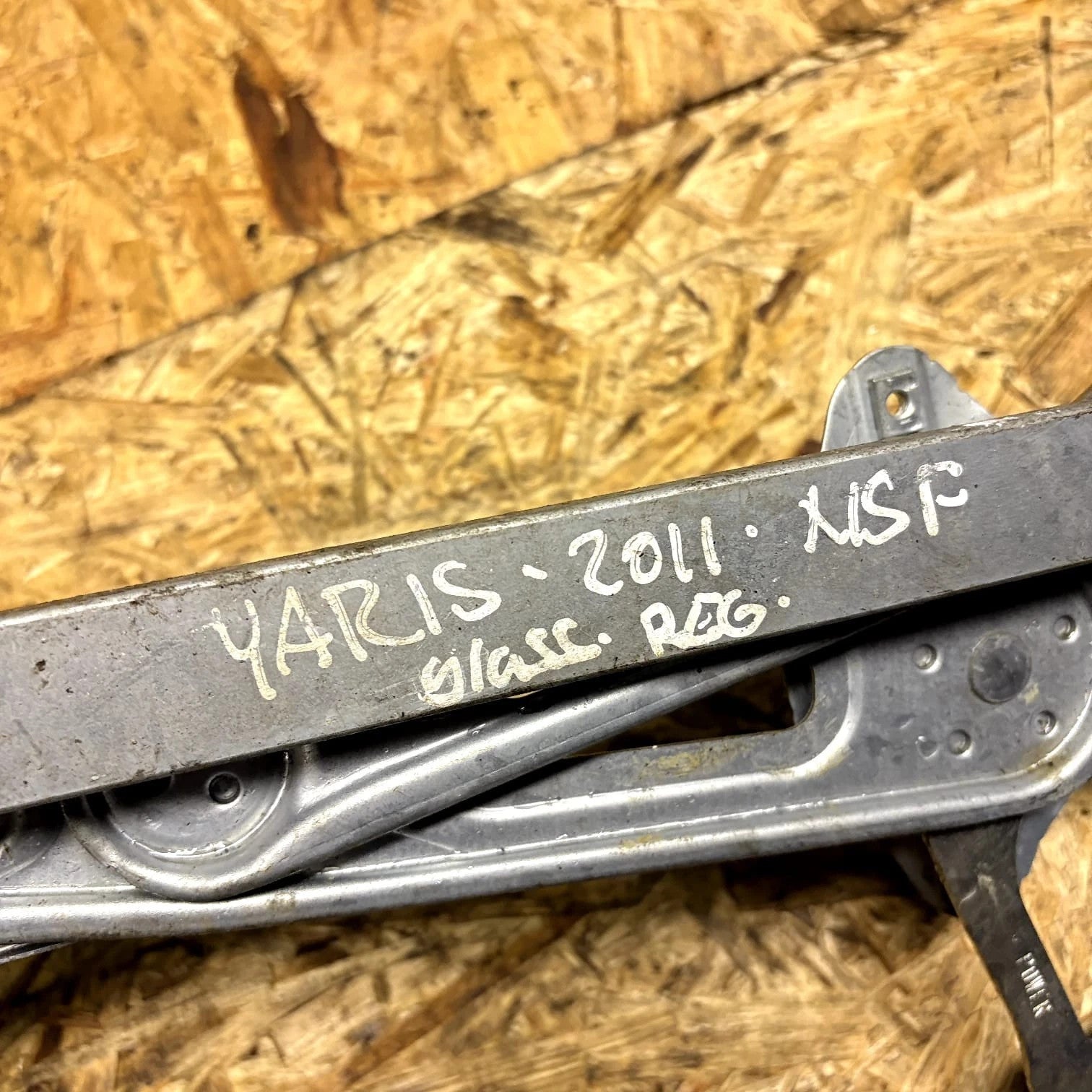 Toyota Yaris 2011 Passenger Front door electric window regulator 857100D100