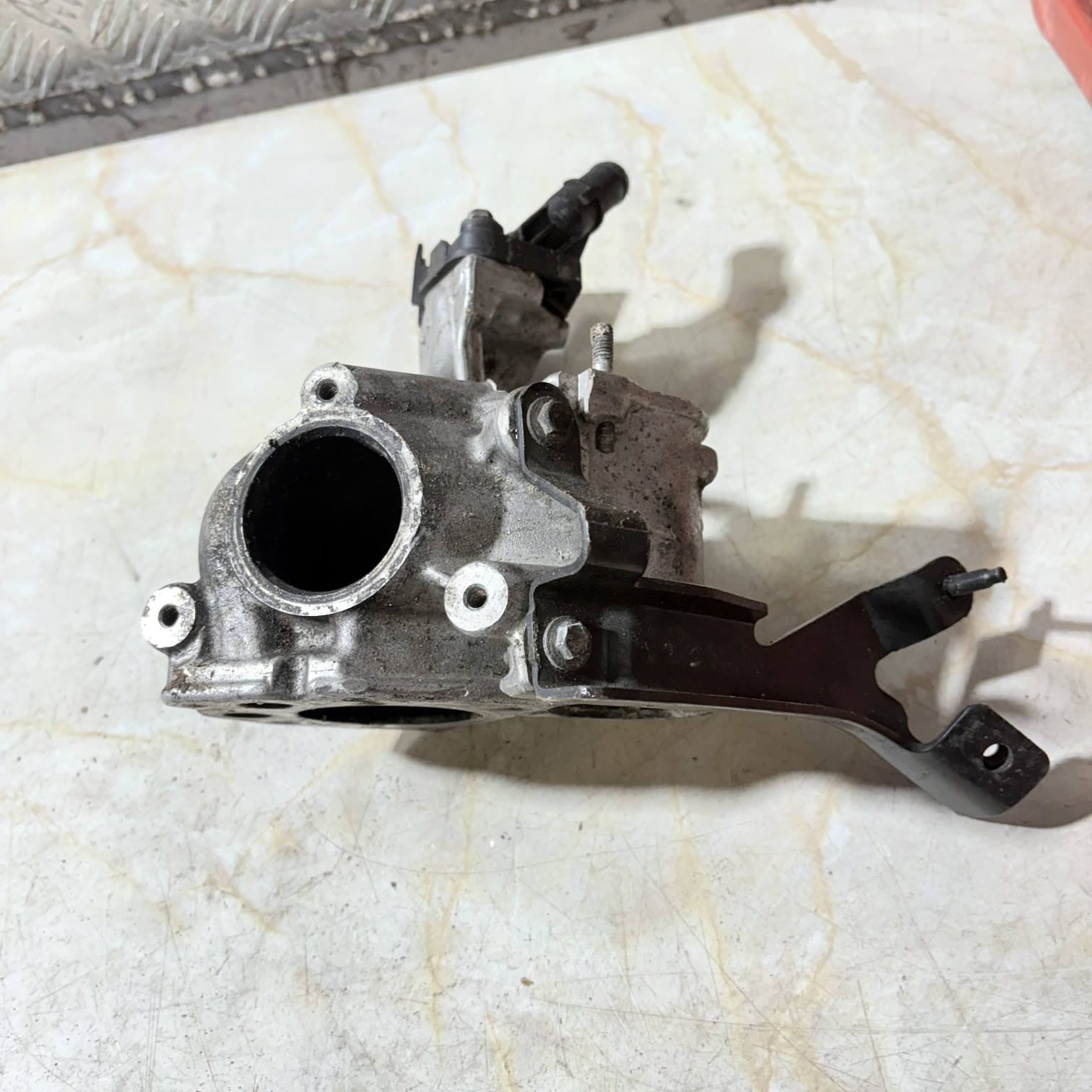 NISSAN QASHQAI TEKNA 1.5 DCI EGR VALVE COOLER HOUSING BRACKET FLANG 3-52301