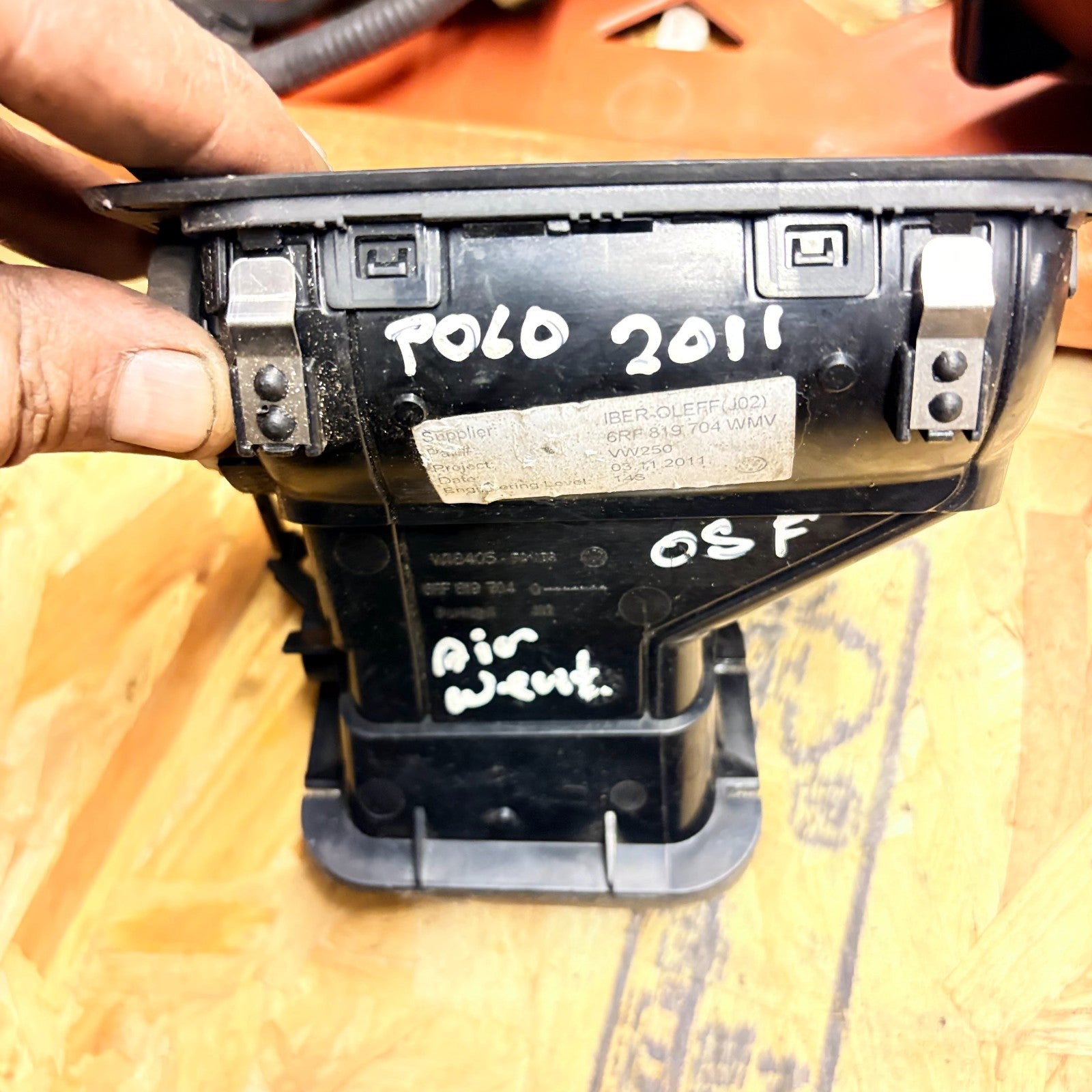 2009-2014 VW POLO 6R O/S DRIVERS SIDE DASH VENT 6RF 819 704 C