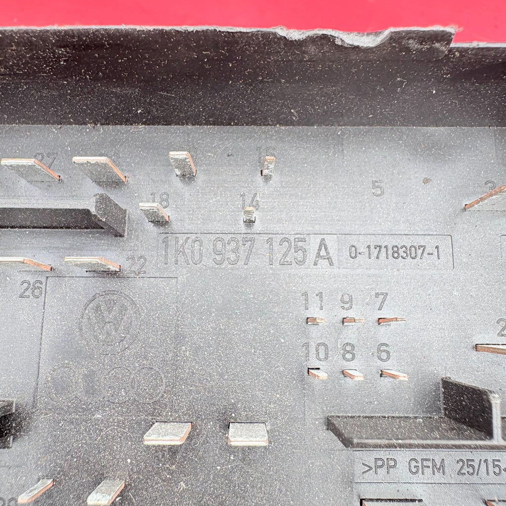 VW Golf Mk5 Central Electrics For Engine Bay Fuse Box 1K0937125A