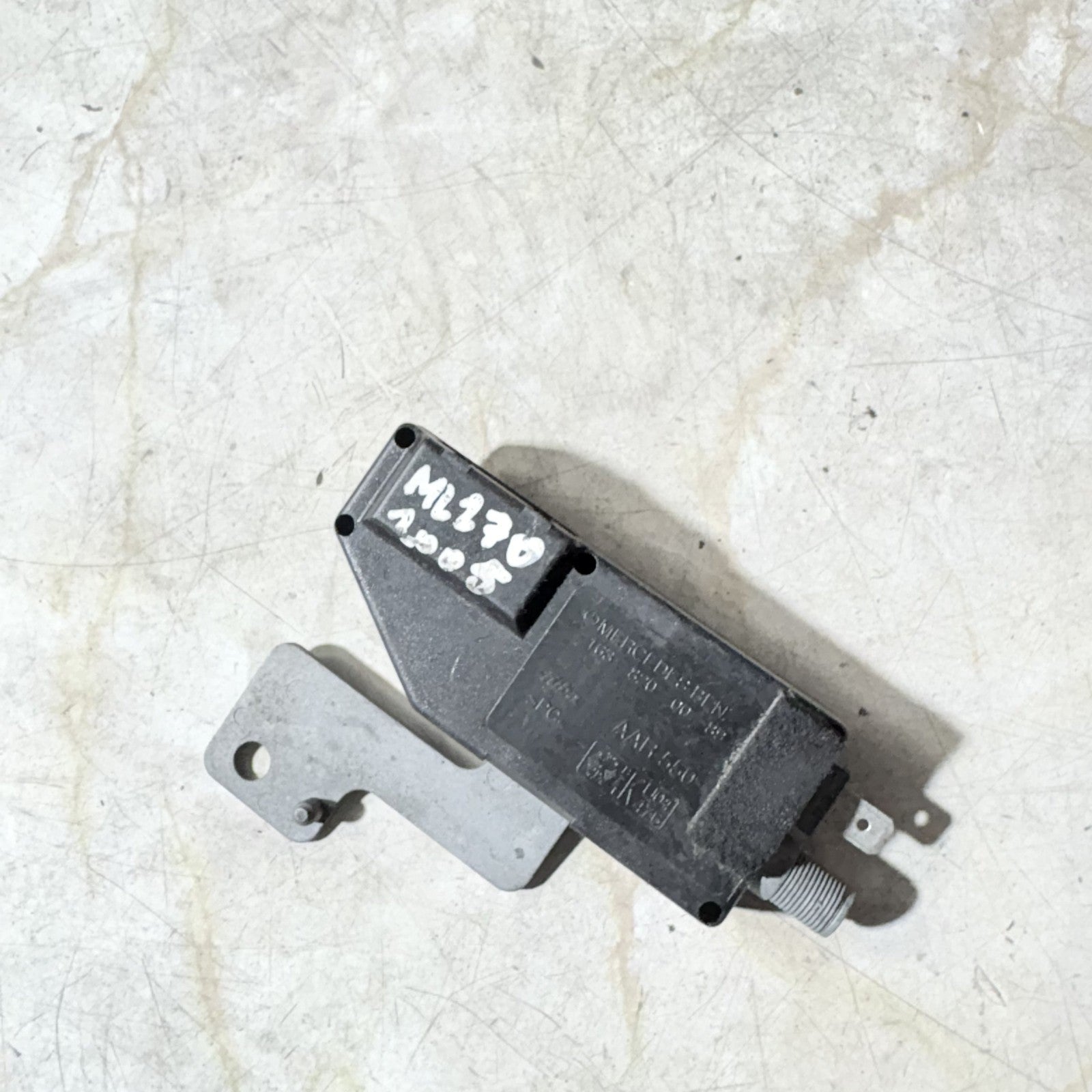 Mercedes ML Class W163 2001-2005 Rear Radio Aerial Antenna Amplifier 1838200089
