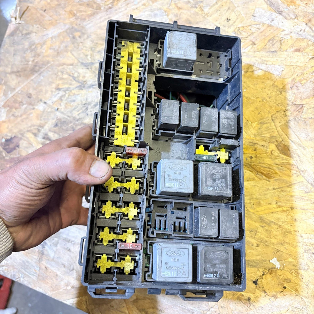 2004 FORD TRANSIT CONNECT FUSE BOX 518755202 2T1T-14A067-AD