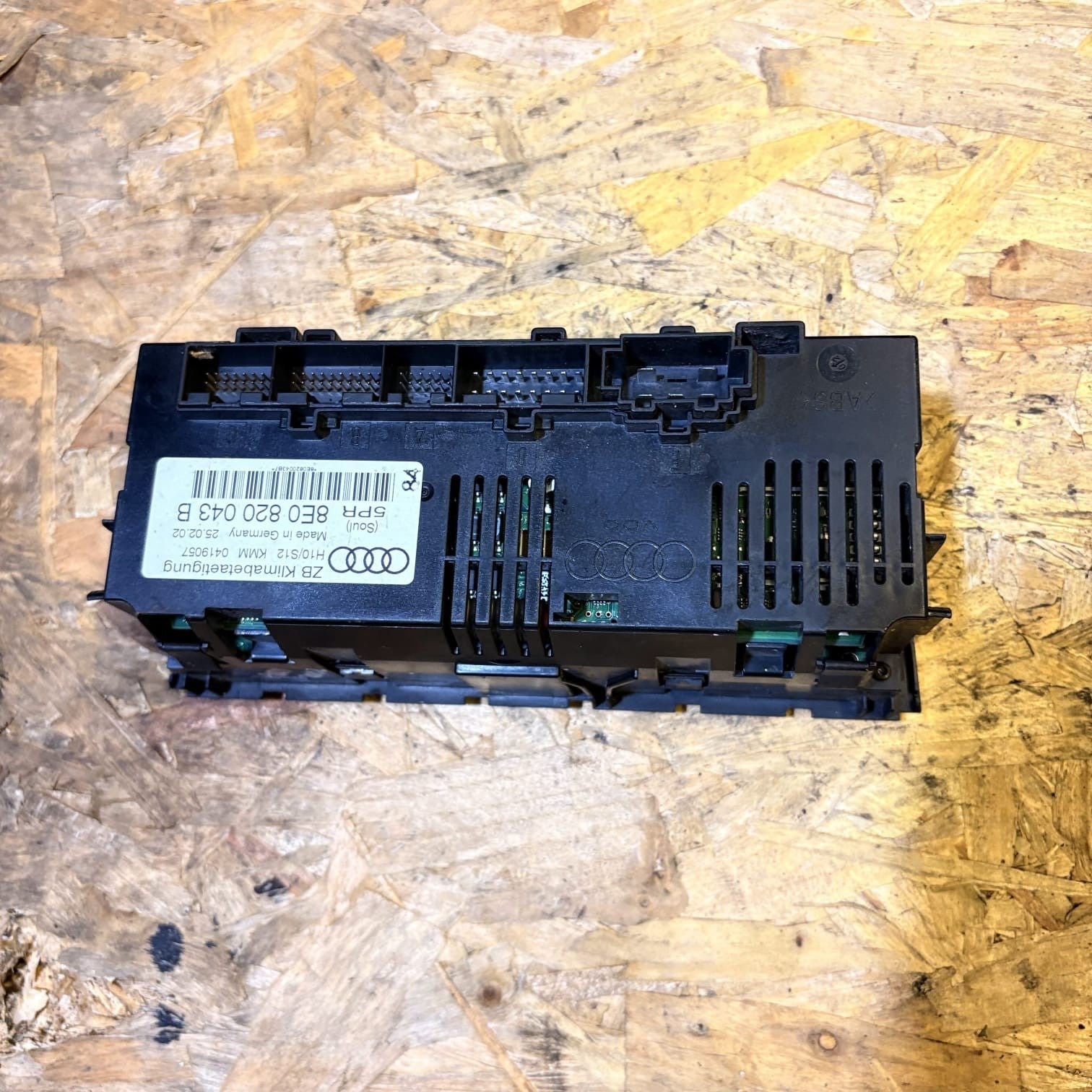 AUDI A4 B7 CLIMATE CONTROL UNIT 8E0820043B 2002