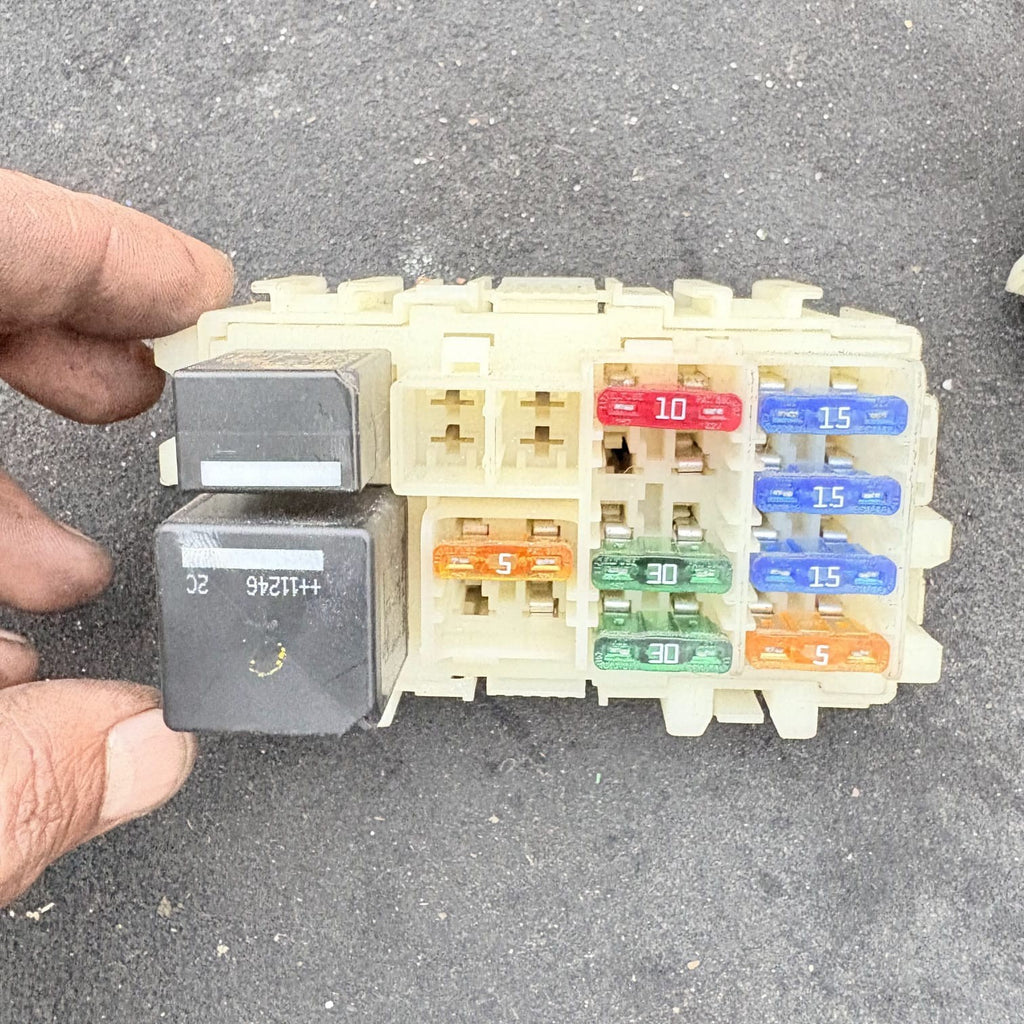 Range Rover Evoque L538 Rear Fuse Box 6G9T14K131DB 5M5T14B192CA 2011-2018