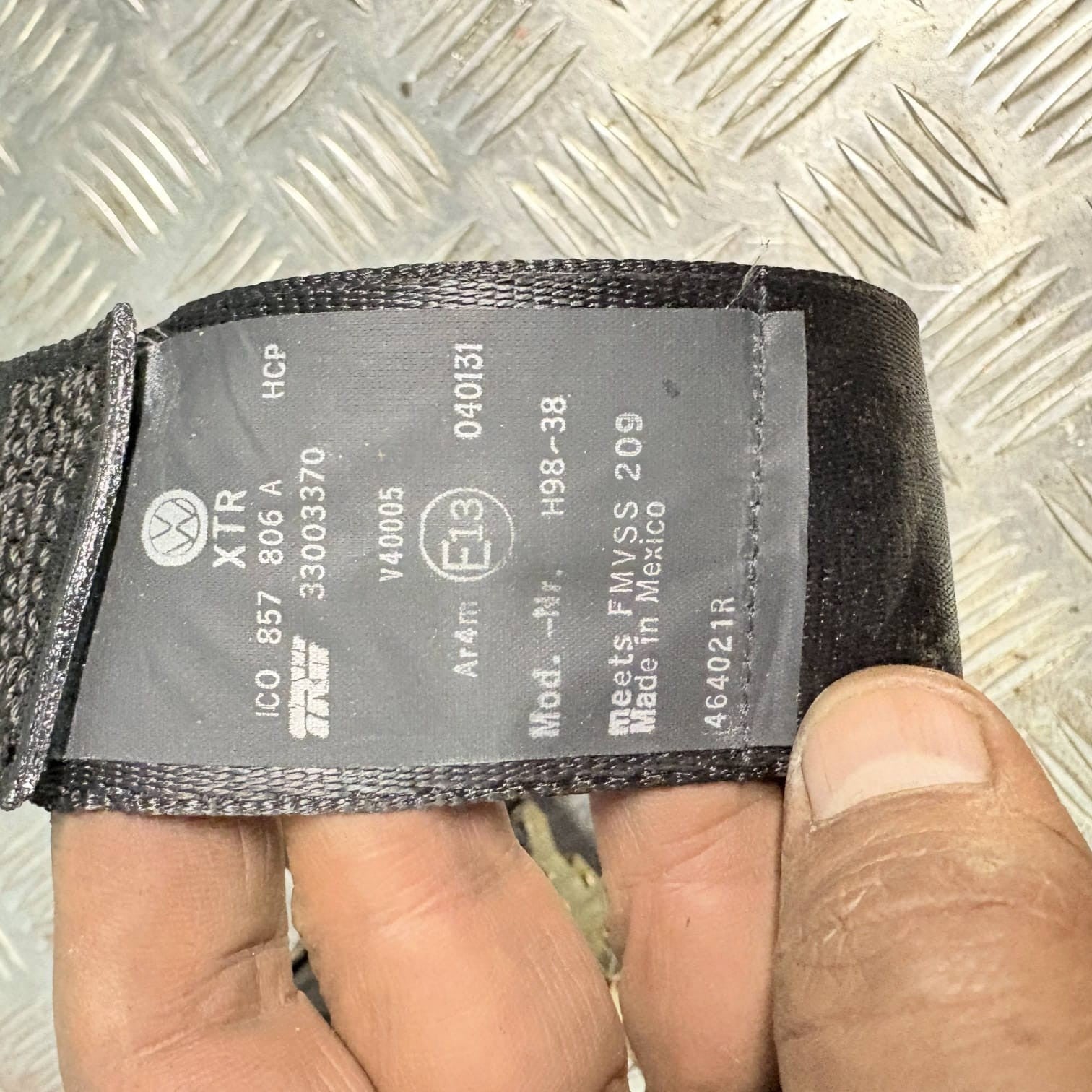 BMW X5 E53 DRIVER REAR SIDE NEARSIDE SEAT BELT 0004-3594