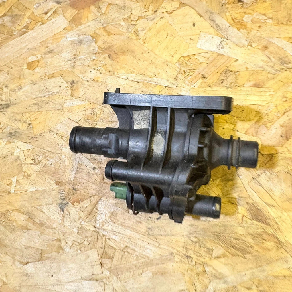 30711526 3M5Q8A586AC Volvo C30 S40 V50 S80 V70 1.6D Thermostat Housing 2005-10