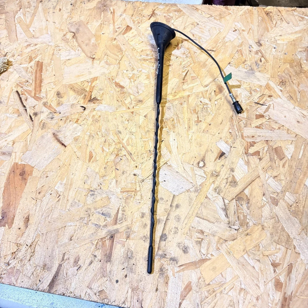VW PASSAT B5 B5.5 1.8 PETROL ROOF MAST BASE AERIAL ANTENNA 2008