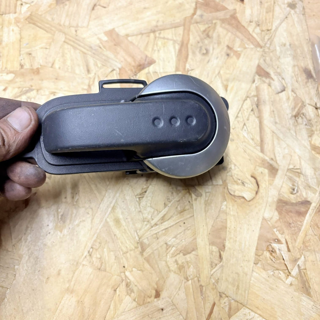 2007 NISSAN MICRA DOOR HANDLE PASSENGER REAR SIDE 5010800006