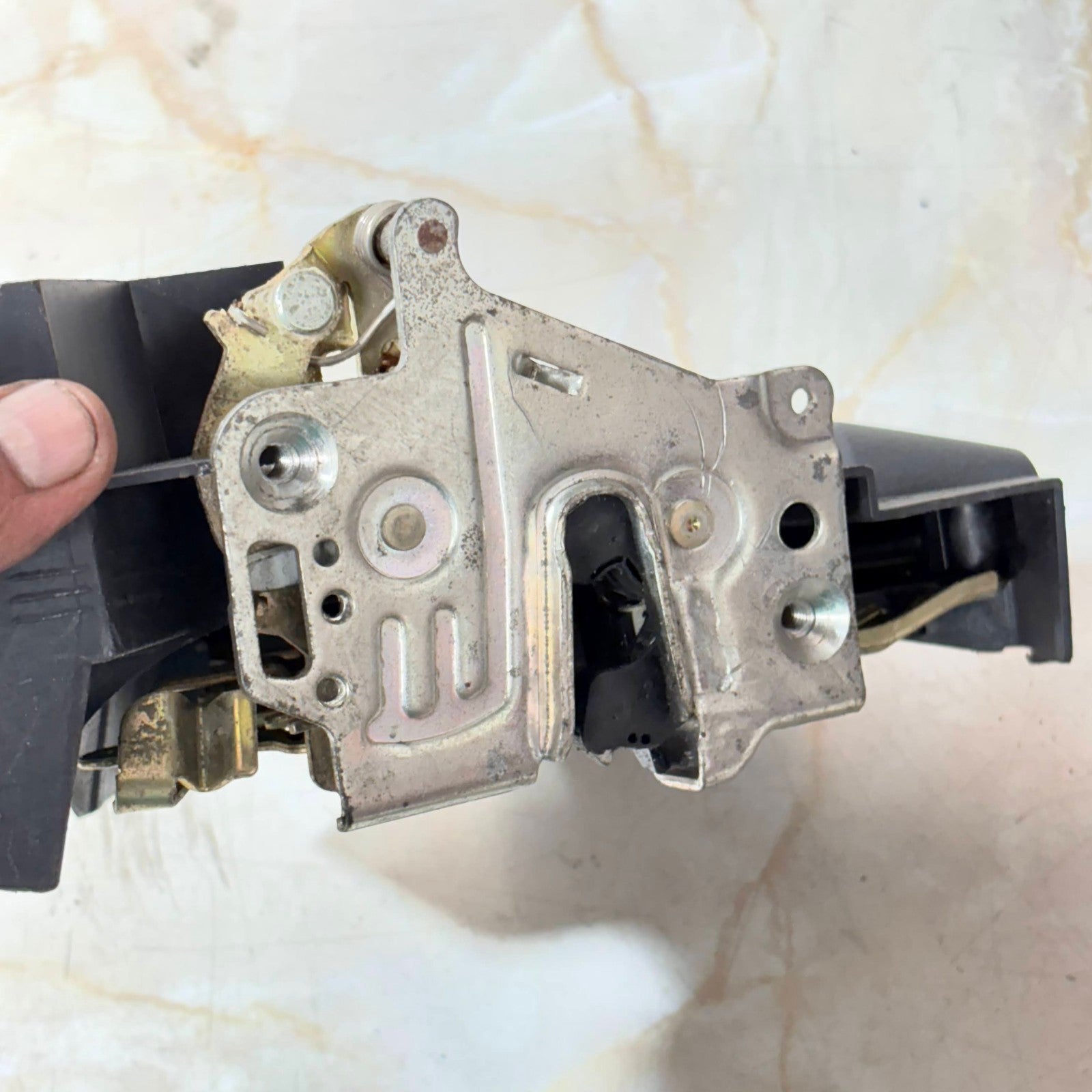 Mercedes C E Class W202 W210 1994-2002 Rear Right Door Lock 2027330408